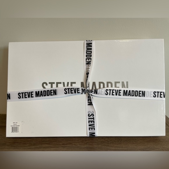 Black Steve Madden Hat with Scarf Duo - Picture 3 of 3